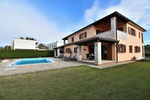 Courtyard - Apartment Nina (Porec)