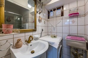 Hus | Badeværelse | Bruser