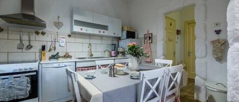 Ferienhaus | Eigene Küche | Kühlschrank, Mikrowelle, Ofen, Herdplatte