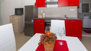 Studio (A1) | Eget kjøkken | Kjøleskap, mikrobølgeovn, ovn og kokeplater