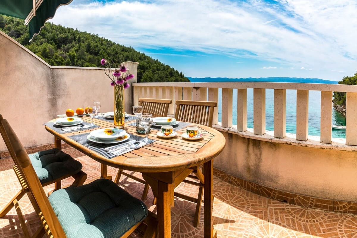 Studio (A2) | Quang cảnh mặt nước