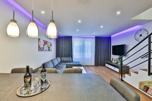 Apartamento (A1) | Sala de estar | Una Smart TV