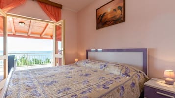 House | Iron/ironing board, free WiFi