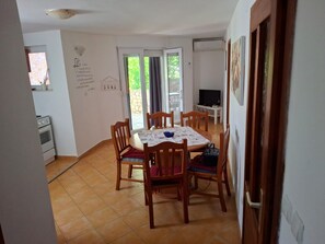 Dining - Apartments Akustik (Sveti Filip i Jakov)