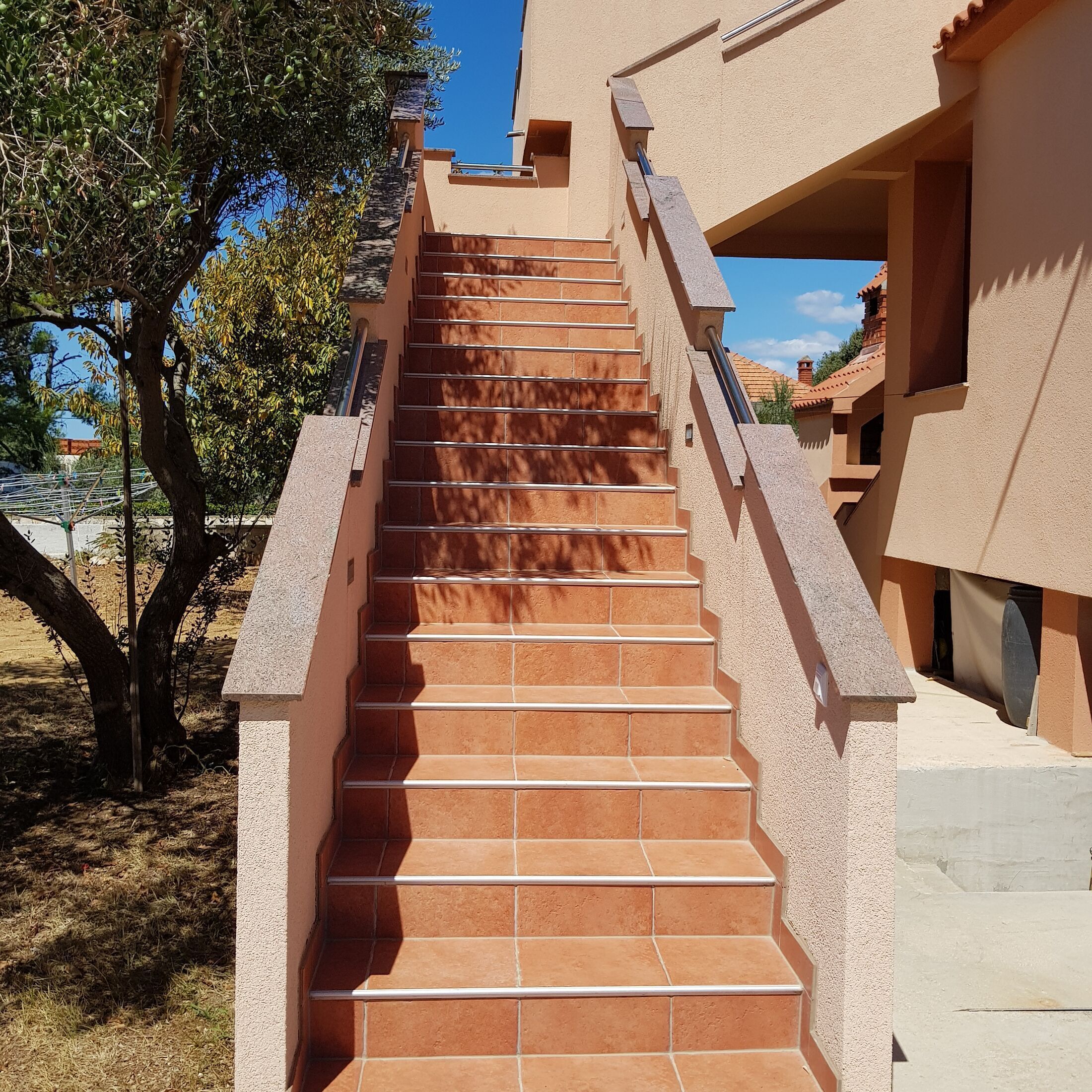 アパートメント (A2) | 階段