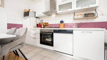 House | Private kitchen | Fridge, microwave, oven, stovetop