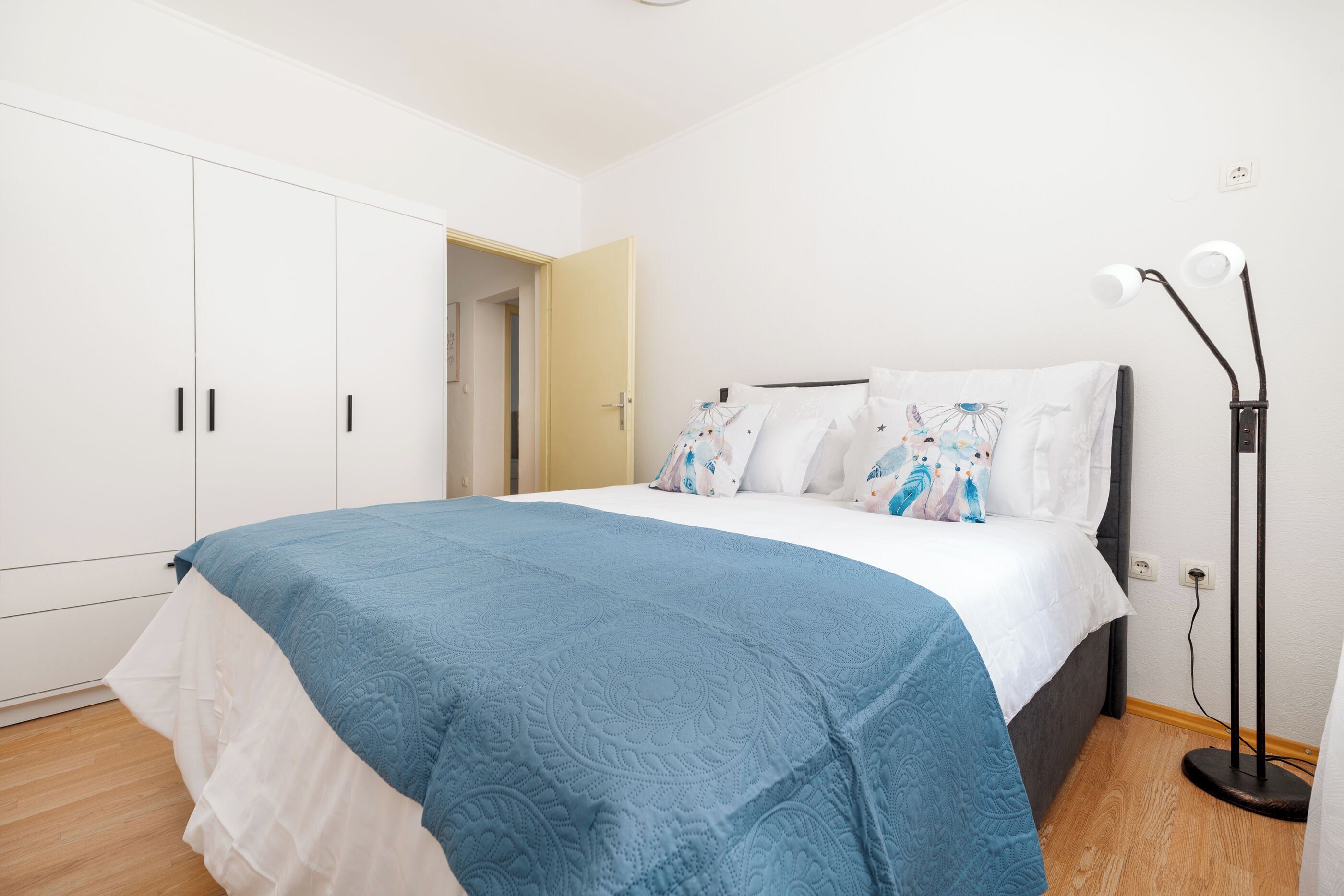 House | Iron/ironing board, free WiFi