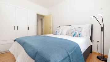 House | Iron/ironing board, free WiFi