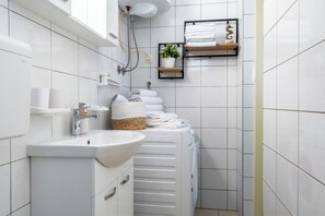 House | Bathroom - House Cute House With Jacuzzi (Dugi Rat)