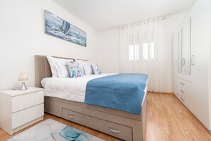 Iron/ironing board, free WiFi - House Cute House With Jacuzzi (Dugi Rat)