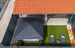 Outdoor dining - House Cute House With Jacuzzi (Dugi Rat)