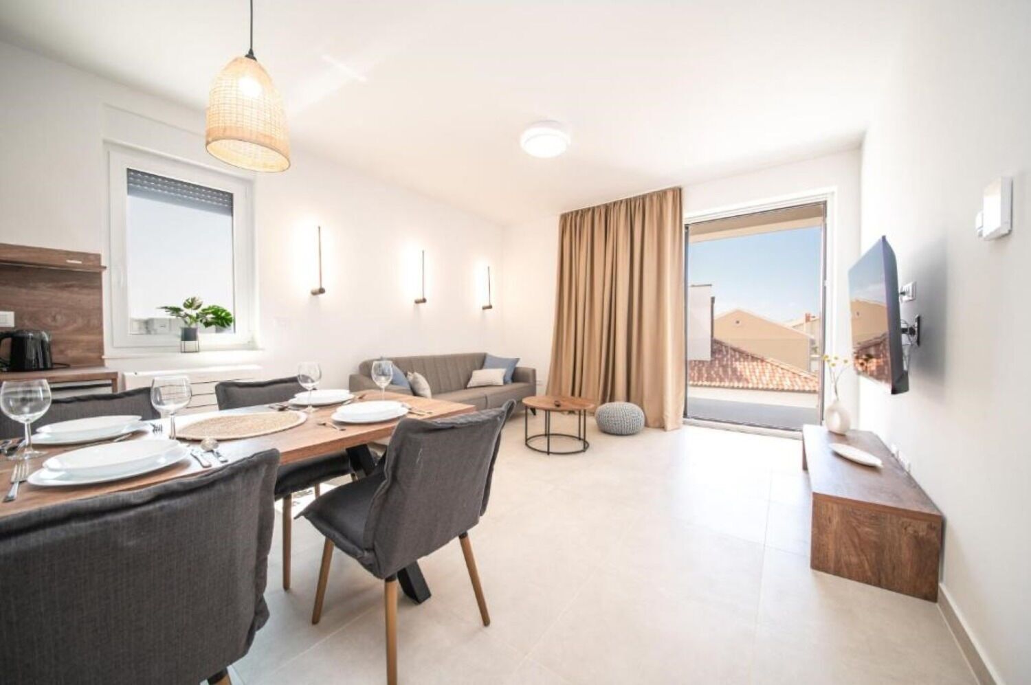 Apartment (A2) | Dining