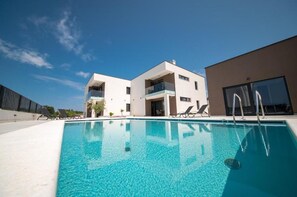 Outdoor pool, a heated pool - Apartments Vrsi (Vrsi)