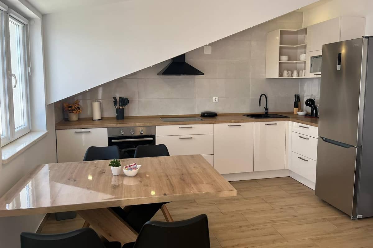 Appartement (A4) | Cuisine privée | Réfrigérateur, surface de cuisson, lave-vaisselle, cafétière à espresso