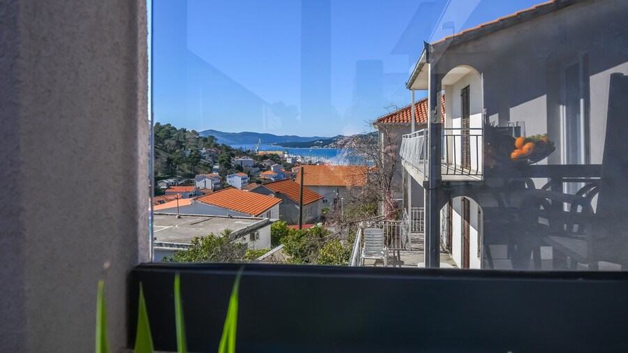 Apartment Silver Shine