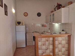Apartment (A1) | Eigene Küche | Kühlschrank, Ofen, Herdplatte, Espressomaschine
