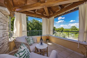 Villa | Balcony - Villa Casa Dika (Marcana)