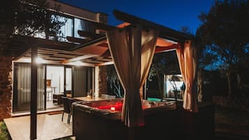 House | Courtyard