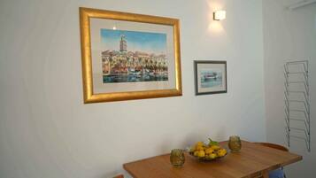 Apartment (A2) | Dining