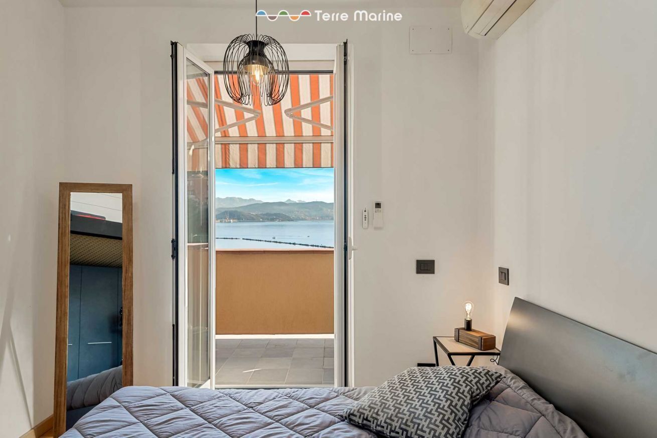 1 chambre, fer et planche à repasser