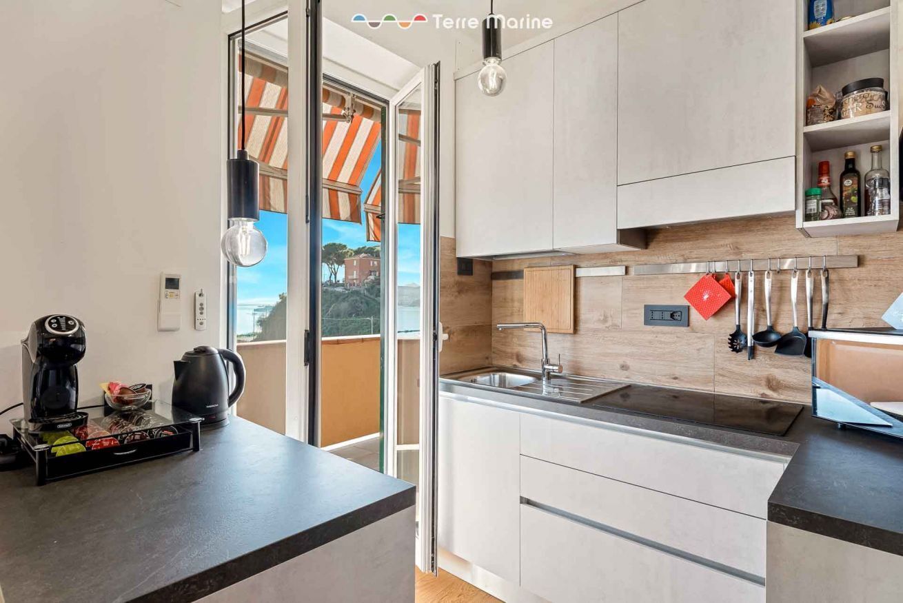 Réfrigérateur, micro-ondes, grille-pain