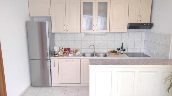 Apartment (A1) | Private kitchen | Fridge, stovetop, cookware/dishes/utensils - Apartments Paradiso (Omis)