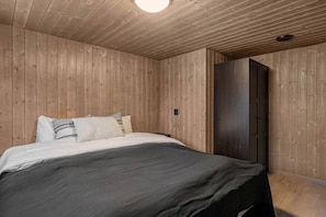 Escritorio, wifi y ropa de cama