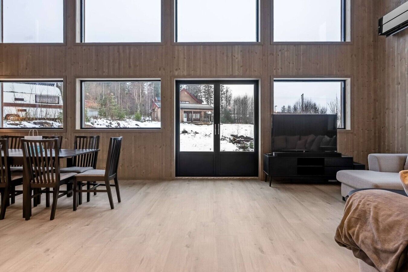 Fernseher, Kamin