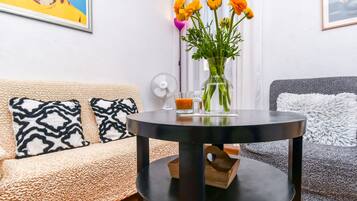 Room (S1) | Ruang tamu