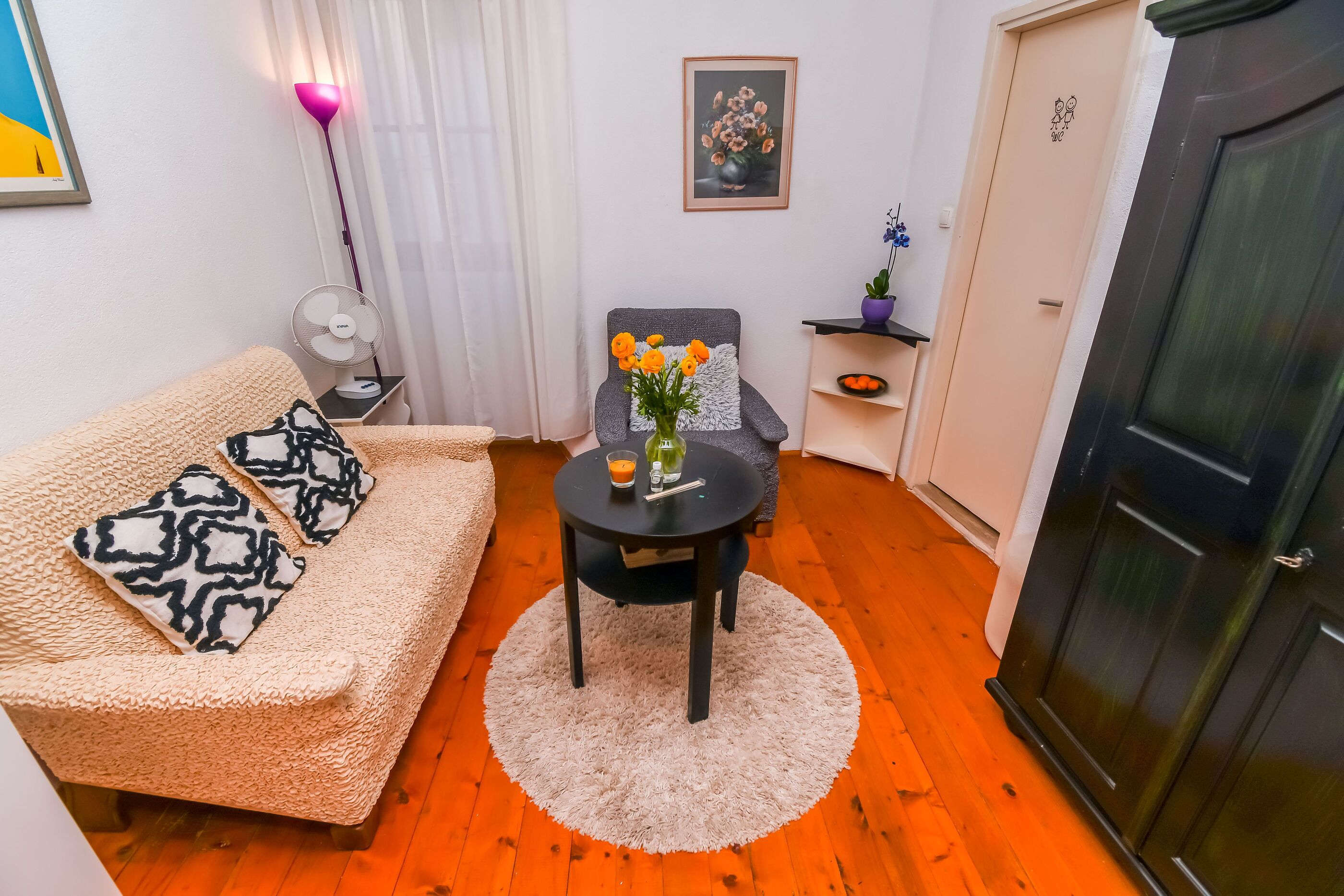 Room (S1) | Ruang tamu