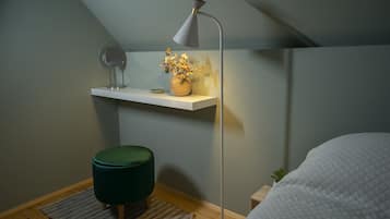 House | In-room safe, iron/ironing board, free WiFi