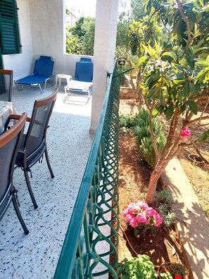 House | Courtyard - House Spark (Rogoznica)