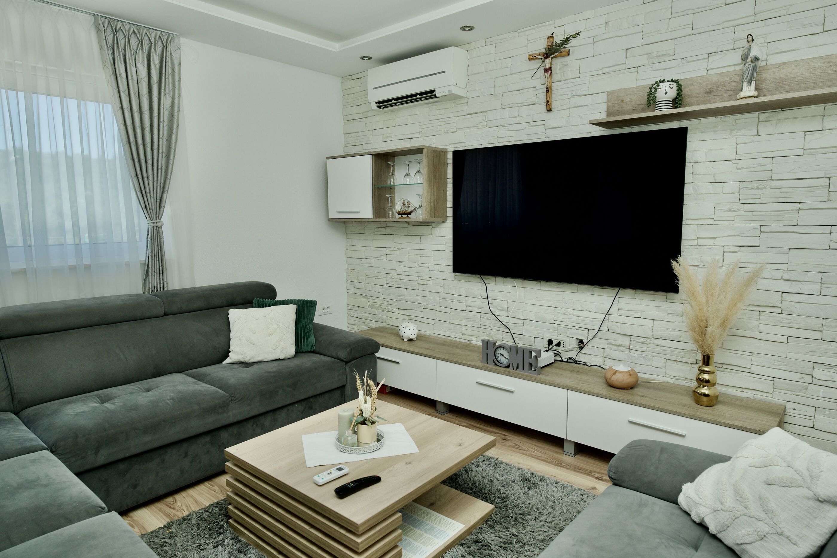 Apartment (A1) | Fernseher