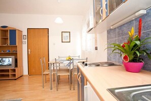 Apartment (A1) | Private kitchen - Apartments Miro (Crikvenica)