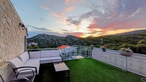 Studio (A2) | Terrace/patio - Apartments Aura (Seget)