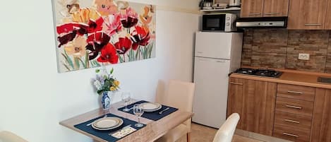 Studio (A2) | Eigene Küche | Kühlschrank, Mikrowelle, Espressomaschine, Wasserkocher