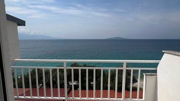 Căn hộ (A2) | Ban công