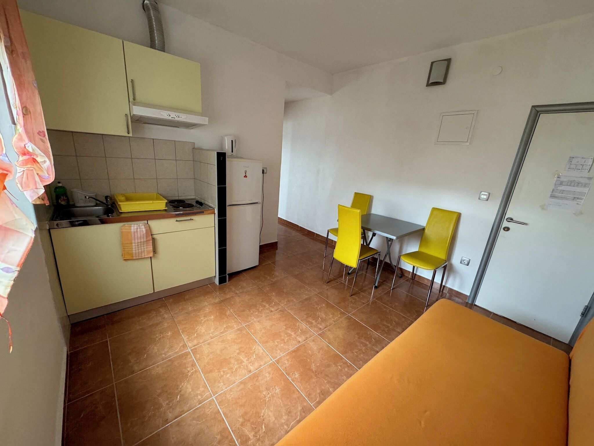 Apartment (A6) | Private kitchen | Fridge, stovetop, electric kettle, cookware/dishes/utensils