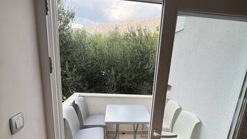 Apartemen (A5) | Balkon
