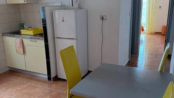 Apartment (A6) | Dining