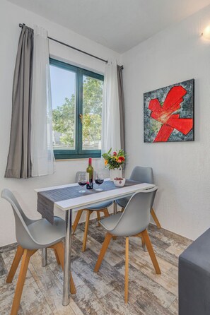 Apartment (A1) | Dining - Apartments Deepwater (Split)
