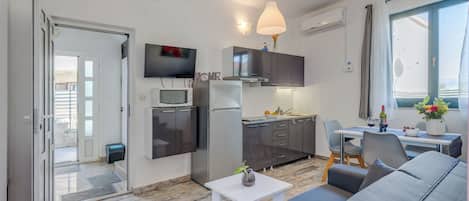 Apartment (A1) | Dining