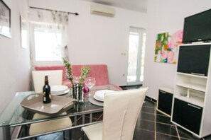 Dining - Apartments More (Zadar)