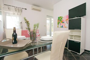 Apartment (A2) | Dapur peribadi | Peti sejuk, ketuhar, dapur, cerek elektrik 