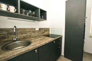 Fridge, oven, stovetop, electric kettle - Apartments More (Zadar)