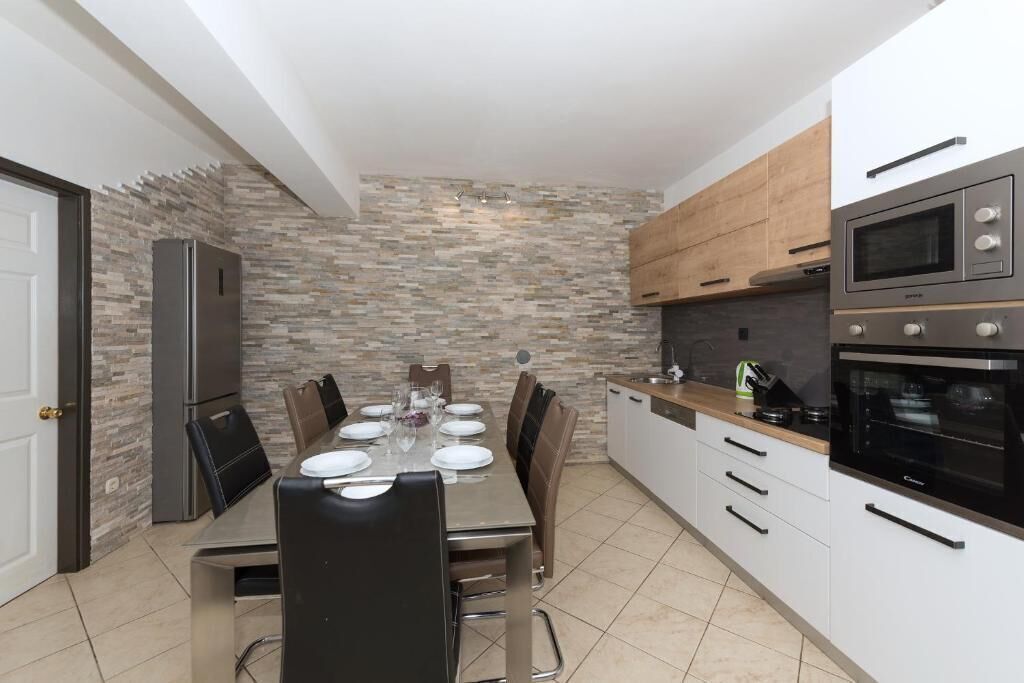 Apartment (A4) | Eigene Küche | Kühlschrank, Mikrowelle, Ofen, Herdplatte