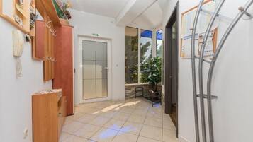 Apartment (A4) | Hallway