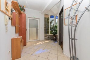 Apartment (A4) | Hallway - Apartments Sun and Beach (Brela)