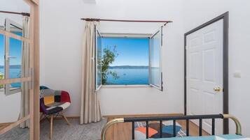Apartment (A1) | In-room safe, iron/ironing board, WiFi (free)
