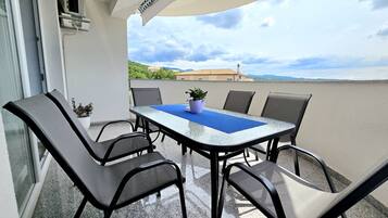 Apartment (A1) | Outdoor dining